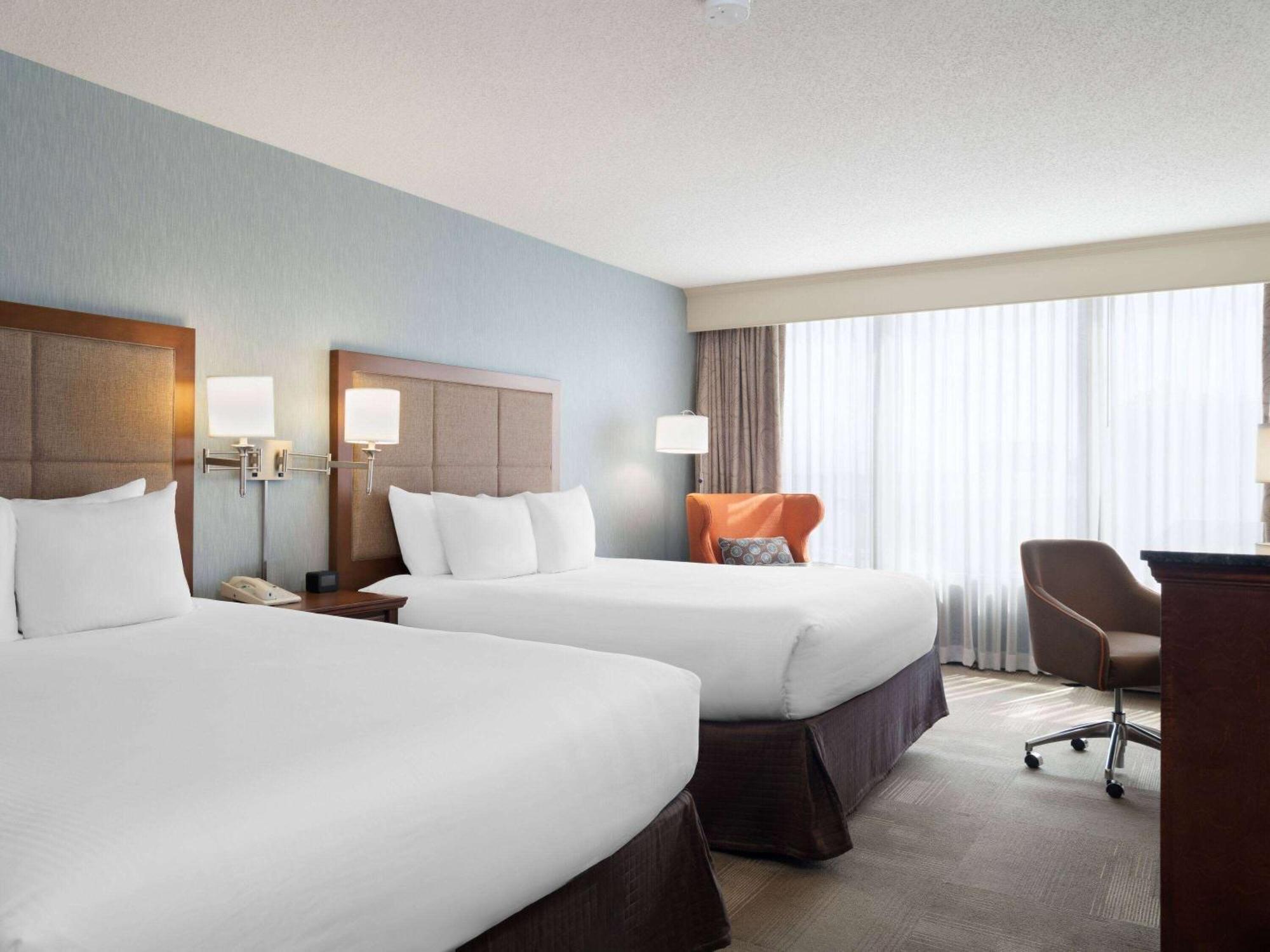 Отель Wingate By Wyndham St Louis Airport Saint Ann Экстерьер фото